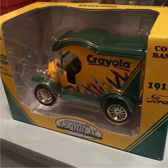 SOLD 10/22/25 Crayola Limited Edition Coin Bank - Picture 2 of 8